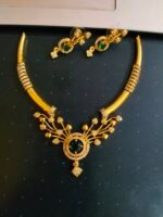 Beautiful trending chocker with earrings